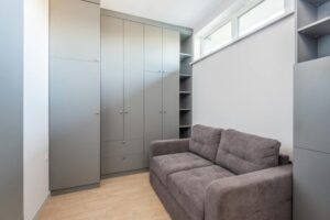 Jak efektywnie organizować przestrzeń w małych mieszkaniach